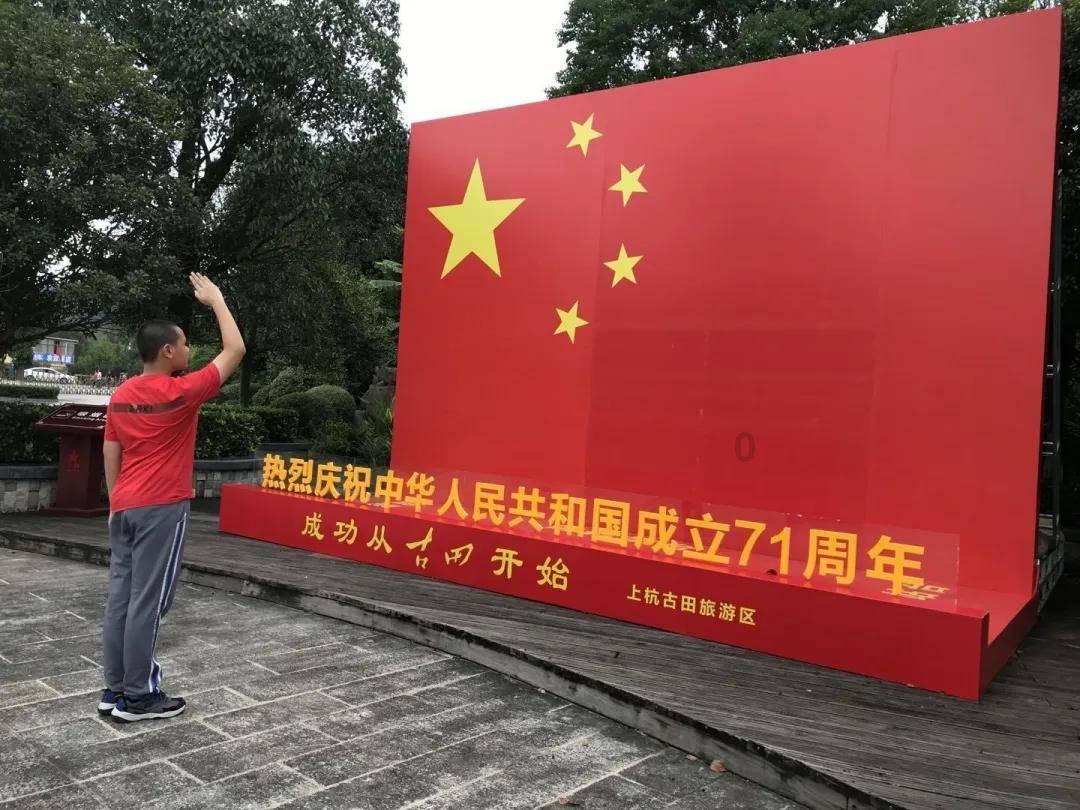 迷糊老人出门迷失方向,民警把他们都安全送回家